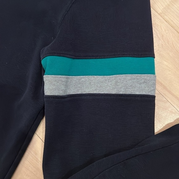 Men’s Banana Republic Sweater​ - Picture 3 of 4